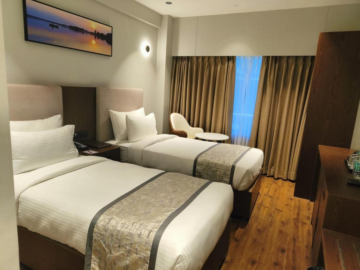Ramee International Surat Hotel Luaran gambar